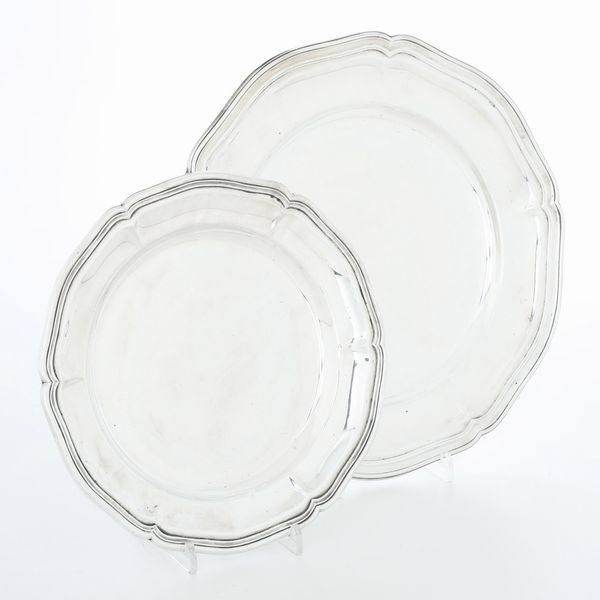 Due piatti. Argenteria italiana del XX secolo, argentieri differenti  - Asta Argenti e Icone - Associazione Nazionale - Case d'Asta italiane