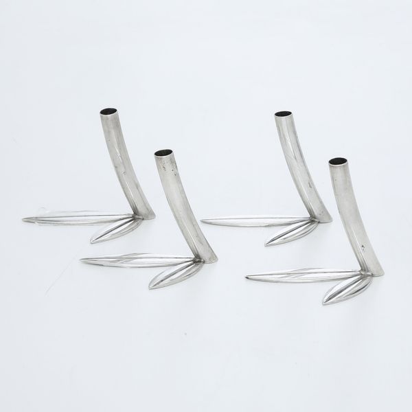 Quattro porta fiori. Argenteria milanese del XX secolo, argentiere S.AN. Fabbrica Italiana argenterie di Alignani Pasquale & Alignani Mariano  - Asta Argenti e Icone - Associazione Nazionale - Case d'Asta italiane