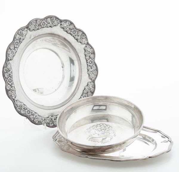 Tre ciotole. Varie argenterie italiane del XX secolo  - Asta Argenti e Icone - Associazione Nazionale - Case d'Asta italiane