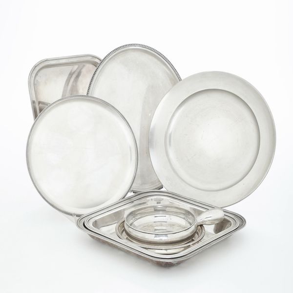 Insieme di vassoi. Argenteria italiana del XX secolo, vari argentieri  - Asta Argenti e Icone - Associazione Nazionale - Case d'Asta italiane