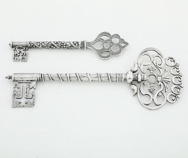 Lotto di due chiavi. Argenteria italiana del XX secolo  - Asta Argenti e Icone - Associazione Nazionale - Case d'Asta italiane
