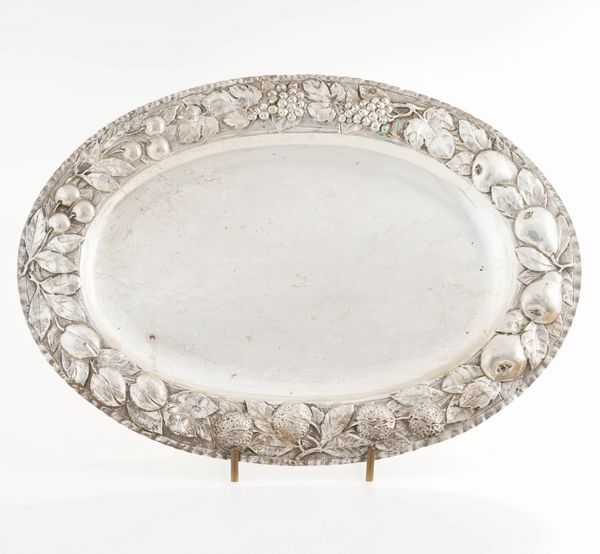 Vassoio. Argenteria del XX secolo, apparentemente privo di punzonatura  - Asta Argenti e Icone - Associazione Nazionale - Case d'Asta italiane