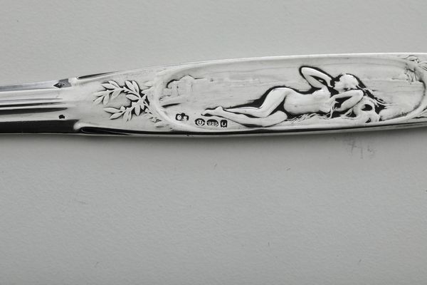 Tagliacarte e due porta oggetti da scrivania. Germania XX secolo  - Asta Argenti e Icone - Associazione Nazionale - Case d'Asta italiane