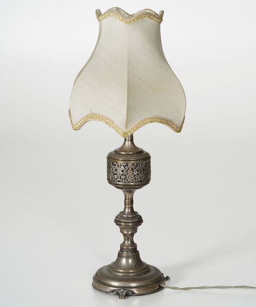 Candeliere. Argenteria artistica italiana del XX secolo, apparentemente privo di punzonatura<BR>  - Asta Argenti e Icone - Associazione Nazionale - Case d'Asta italiane