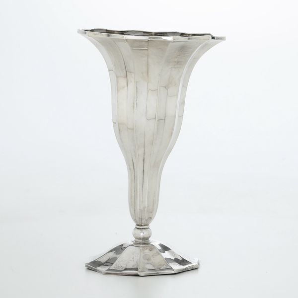 Vaso. Argenteria europea del XX secolo  - Asta Argenti e Icone - Associazione Nazionale - Case d'Asta italiane