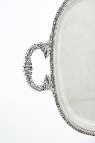 Vassoio biansato. Argenteria italiana del XX secolo, argentiere Castaudi & Gautero, Vercelli  - Asta Argenti e Icone - Associazione Nazionale - Case d'Asta italiane