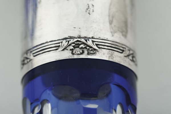 Bottiglia in vetro con ghiera in argento. Prima met� del XX secolo  - Asta Argenti e Icone - Associazione Nazionale - Case d'Asta italiane