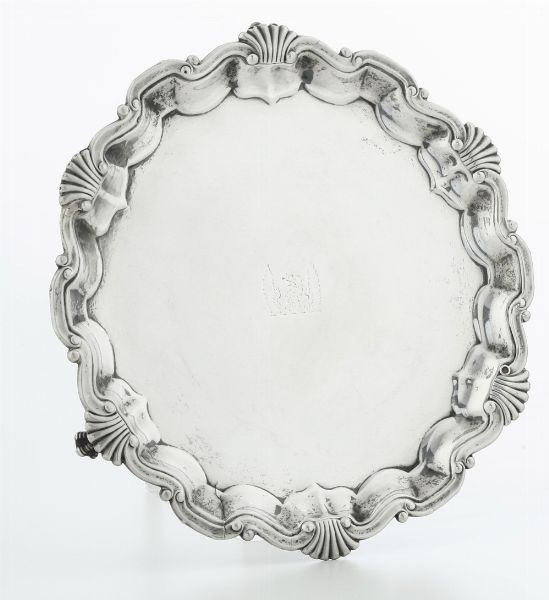 Salver. Londra, 1893. Argentiere Goldsmiths & Silversmiths Co. - William Gibson & Lawrence Langman  - Asta Argenti e Icone - Associazione Nazionale - Case d'Asta italiane