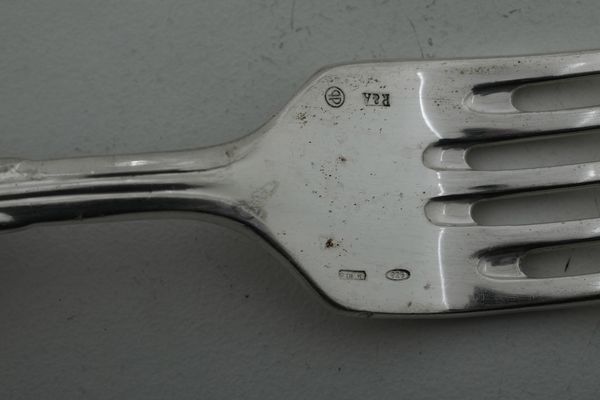 Insieme di posate. Designer Paolo Portoghesi, argenteria Rossi & Arcandi per Cleto Munari Editore, Italia 1983  - Asta Argenti e Icone - Associazione Nazionale - Case d'Asta italiane