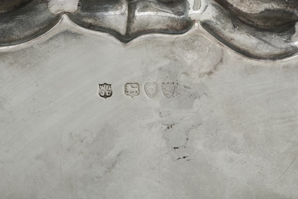 Salver. Londra, 1893. Argentiere Goldsmiths & Silversmiths Co. - William Gibson & Lawrence Langman  - Asta Argenti e Icone - Associazione Nazionale - Case d'Asta italiane