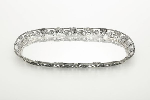 Vassoio. Argenteria milanese del XX secolo, argentiere Messulam  - Asta Argenti e Icone - Associazione Nazionale - Case d'Asta italiane