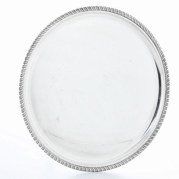 Grande piatto. Argenteria italiana del XX secolo, argentiere F.lli Zaramella, Padova  - Asta Argenti e Icone - Associazione Nazionale - Case d'Asta italiane