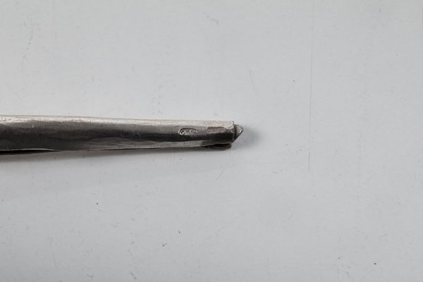 Iris e coppa in argento. Argenteria artistica italiana del XX-XXI secolo  - Asta Argenti e Icone - Associazione Nazionale - Case d'Asta italiane