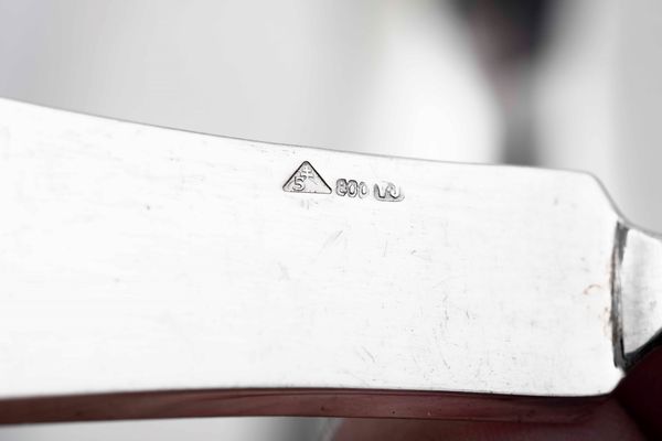 Servizio di posate in argento. Europa centrale (Ungheria?), XX secolo. Argentiere V.J.  - Asta Argenti e Icone - Associazione Nazionale - Case d'Asta italiane