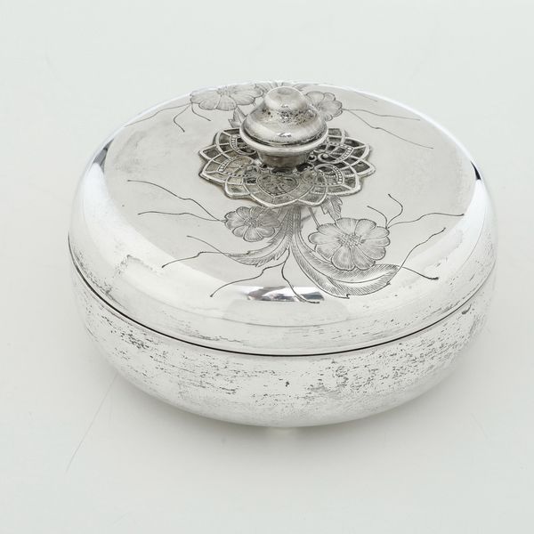 Scatola con coperchio. Argenteria fiorentina del XX-XXI secolo  - Asta Argenti e Icone - Associazione Nazionale - Case d'Asta italiane