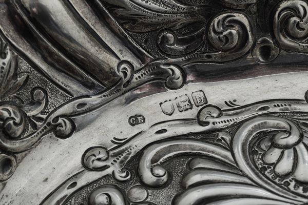 Coppia di vassoi. Londra 1898  - Asta Argenti e Icone - Associazione Nazionale - Case d'Asta italiane