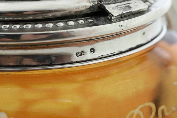 Biscottiera in argento e vetro molato. Argenteria italiana o tedesca del XX secolo  - Asta Argenti e Icone - Associazione Nazionale - Case d'Asta italiane