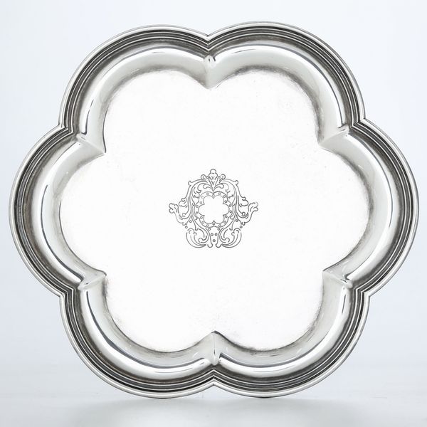 Piatto. Argenteria milanese del XX secolo, argentiere F.lli Cacchione per Ventrella, Roma  - Asta Argenti e Icone - Associazione Nazionale - Case d'Asta italiane