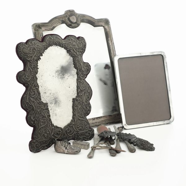 Lotto di oggetti e cornici in argento  - Asta Argenti e Icone - Associazione Nazionale - Case d'Asta italiane