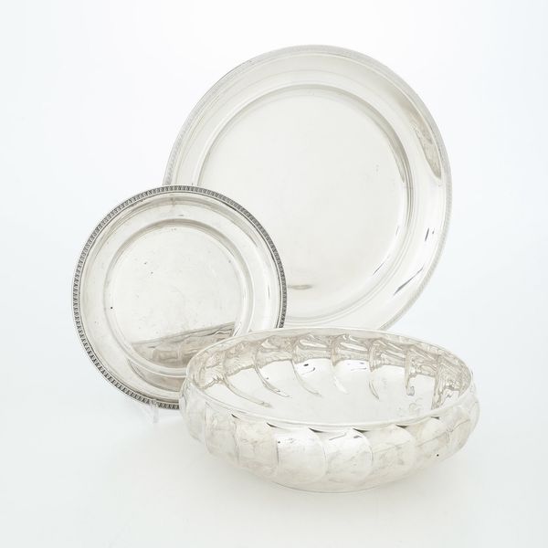 Piatto, piattino e centrotavola. Argenteria italiana del XX secolo  - Asta Argenti e Icone - Associazione Nazionale - Case d'Asta italiane