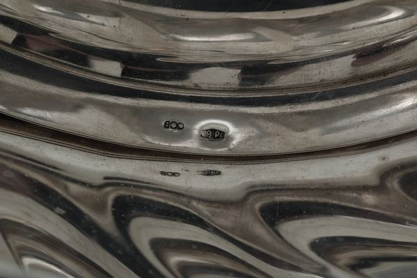 Piatto, piattino e centrotavola. Argenteria italiana del XX secolo  - Asta Argenti e Icone - Associazione Nazionale - Case d'Asta italiane