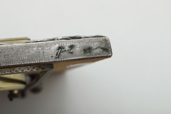 Orologio a sveglia in argento. Argenteria artistica milanese del XX secolo. Argentiere Arrigo Finzi  - Asta Argenti e Icone - Associazione Nazionale - Case d'Asta italiane