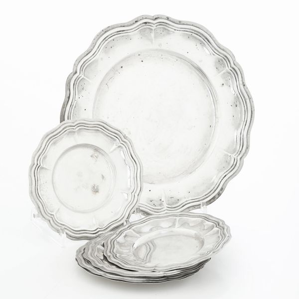 Lotto composto da sei sottobicchieri e piatto. Argenteria milanese del XX secolo, argentiere Umberto Malinverni  - Asta Argenti e Icone - Associazione Nazionale - Case d'Asta italiane