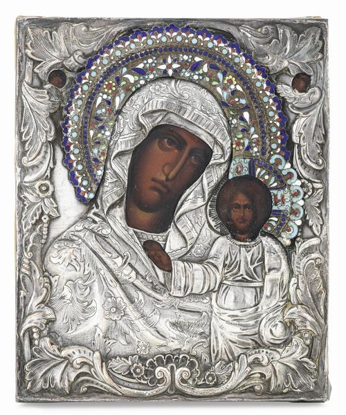 Icona a tempera su tavola raffigurante Madonna con Bambino, riza in rame argentato e smalti policromi. XIX-XX secolo  - Asta Argenti e Icone - Associazione Nazionale - Case d'Asta italiane