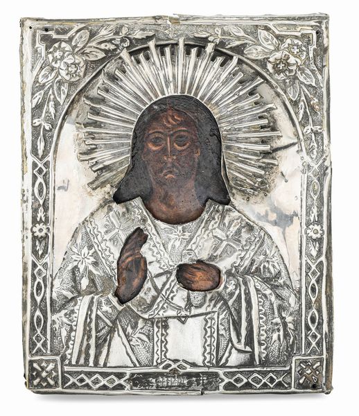 Icona ad olio su tavola raffigurante Cristo Pantocratore, riza in rame argentato. XIX-XX secolo  - Asta Argenti e Icone - Associazione Nazionale - Case d'Asta italiane