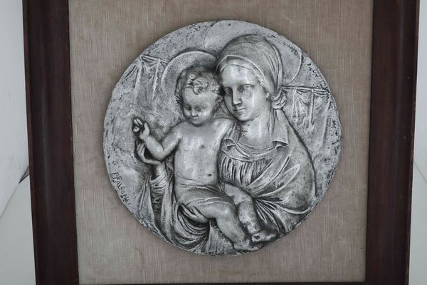 Rilievo raffigurante Madonna con bambino firmato Falcone in metallo argentato  - Asta Argenti e Icone - Associazione Nazionale - Case d'Asta italiane