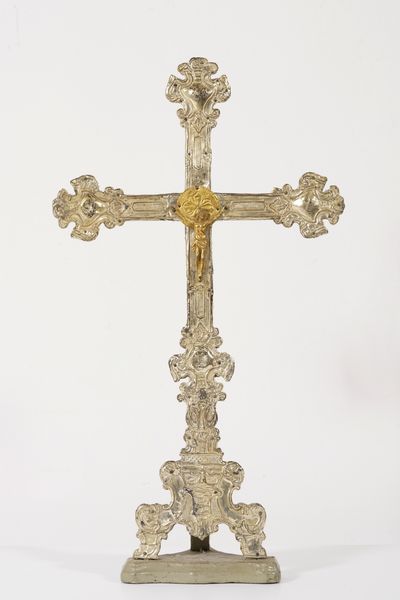 Crocifisso in metallo argentato. XIX secolo  - Asta Argenti e Icone - Associazione Nazionale - Case d'Asta italiane
