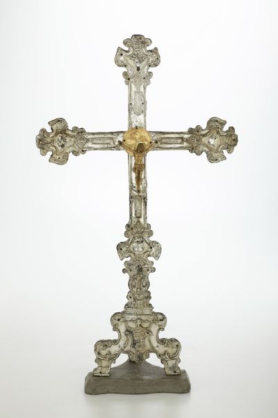 Crocifisso in metallo argentato. XIX secolo  - Asta Argenti e Icone - Associazione Nazionale - Case d'Asta italiane