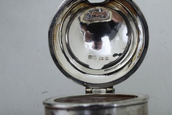 Servizio composto da 5 bottigliette da condimento in vetro (una con coperchio di argento)  - Asta Argenti e Icone - Associazione Nazionale - Case d'Asta italiane