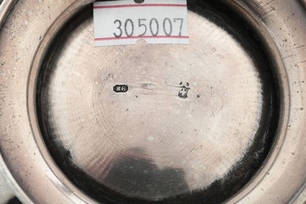 Zuccheriera in metallo argentato. Russia (?) XIX-XX secolo  - Asta Argenti e Icone - Associazione Nazionale - Case d'Asta italiane