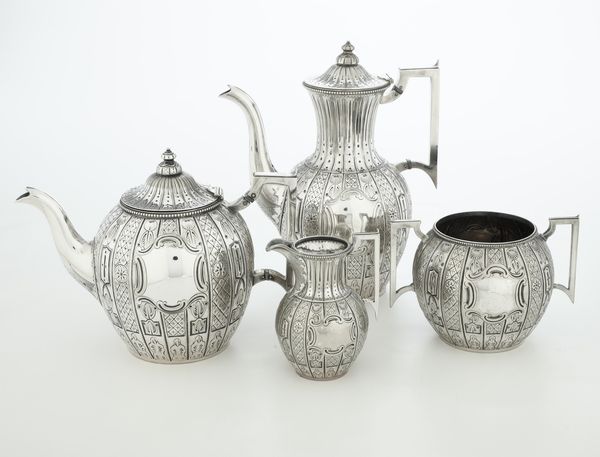 Servizio da t e caff in metallo argentato. Inghilterra XX secolo  - Asta Argenti e Icone - Associazione Nazionale - Case d'Asta italiane