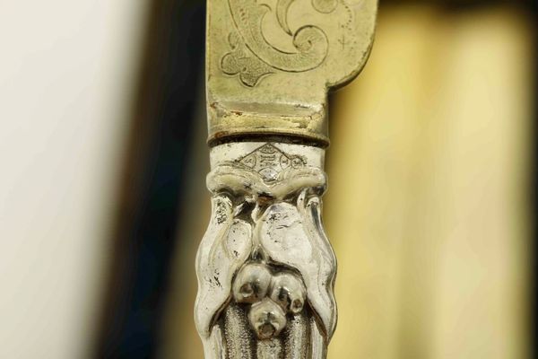 Servizio di posate da dolce in metallo argentato e dorato. Manifattura del XX secolo  - Asta Argenti e Icone - Associazione Nazionale - Case d'Asta italiane