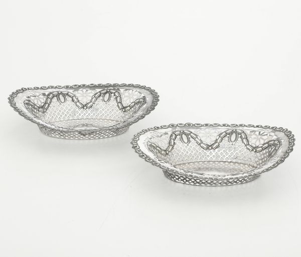Coppia di piccoli cestini. Citt di Sheffileld 1895, argentiere James Dixon & Sons  - Asta Argenti e Icone - Associazione Nazionale - Case d'Asta italiane