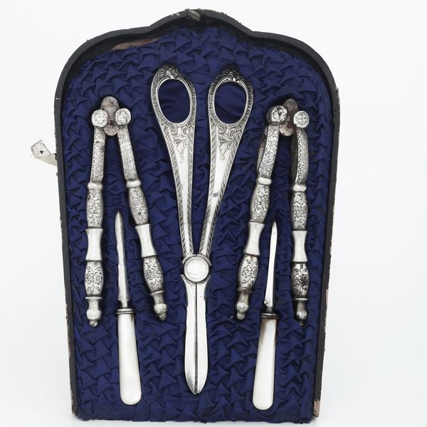 Set con schiaccianoci  - Asta Argenti e Icone - Associazione Nazionale - Case d'Asta italiane