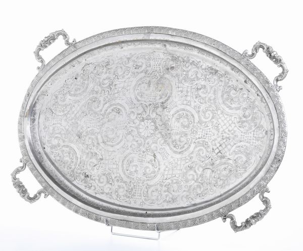 Grande vassoio in metallo con quattro manici  - Asta Argenti e Icone - Associazione Nazionale - Case d'Asta italiane