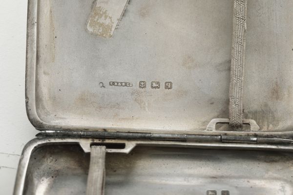 Insieme di tre portarigarette  - Asta Argenti e Icone - Associazione Nazionale - Case d'Asta italiane