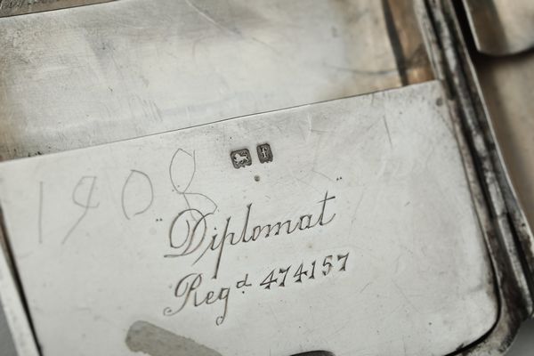 Insieme di tre portarigarette  - Asta Argenti e Icone - Associazione Nazionale - Case d'Asta italiane