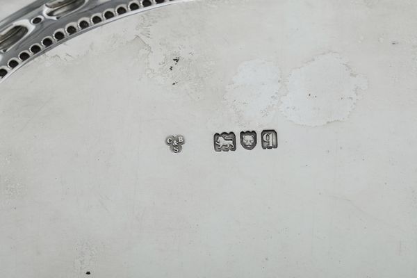 Salver. Londra 1911, argentiere Charles Boyton & Sons  - Asta Argenti e Icone - Associazione Nazionale - Case d'Asta italiane