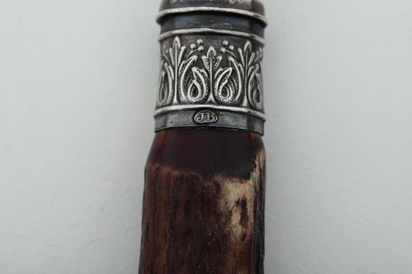 Gruppo di tre coppie di posate da portata diverse. Inghilterra XX secool  - Asta Argenti e Icone - Associazione Nazionale - Case d'Asta italiane