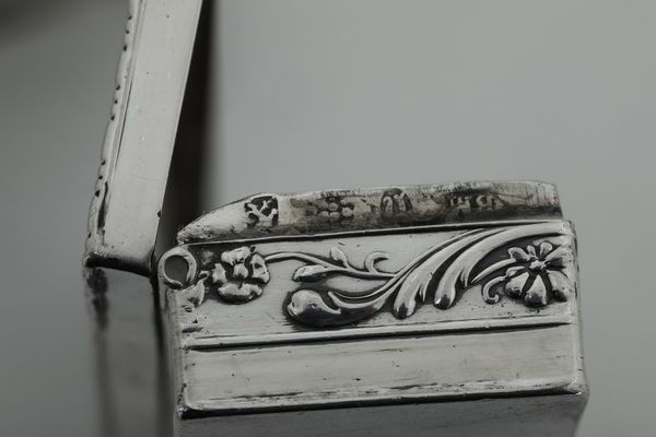 Collezione di 12 scatole in argento sbalzato. Inghilterra e Olanda XIX-XX secolo  - Asta Argenti e Icone - Associazione Nazionale - Case d'Asta italiane