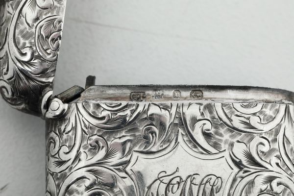 Portafiammiferi e portasigarette. Uno Londra 1885 e uno Birmingham 1888  - Asta Argenti e Icone - Associazione Nazionale - Case d'Asta italiane