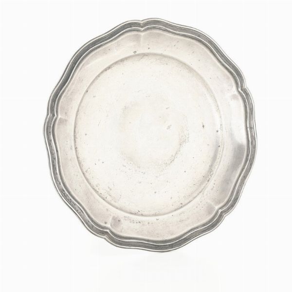 Piatto. Probabile XVIII secolo, bolli consunti di difficile lettura  - Asta Argenti e Icone - Associazione Nazionale - Case d'Asta italiane