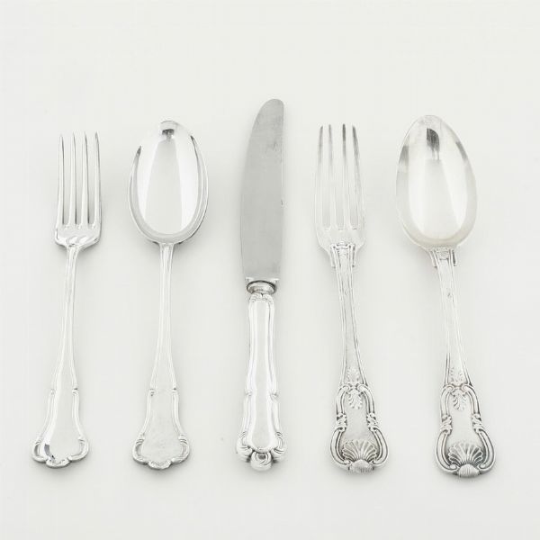 Due lotti di posate di cui uno da sei persone; uno Francia XIX secolo  - Asta Argenti e Icone - Associazione Nazionale - Case d'Asta italiane