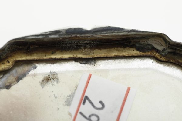 Tre scatole una fibbia ed una ciotola. Differenti manifatture europee ed orientali del XIX-XX secolo  - Asta Argenti e Icone - Associazione Nazionale - Case d'Asta italiane