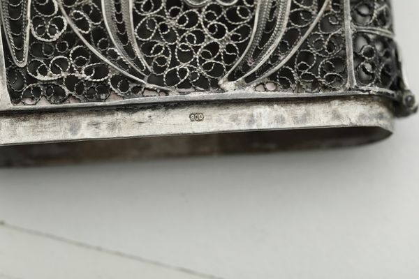 Tre scatole una fibbia ed una ciotola. Differenti manifatture europee ed orientali del XIX-XX secolo  - Asta Argenti e Icone - Associazione Nazionale - Case d'Asta italiane