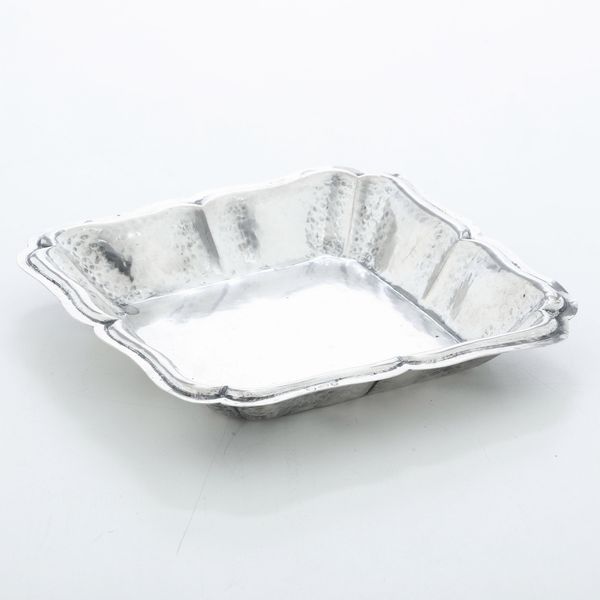 Vassoio quadrato. Venezia XIX secolo, argentiere non identificato  - Asta Argenti e Icone - Associazione Nazionale - Case d'Asta italiane